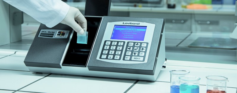 Colorimetre spectrofotometrice cu calibrare de la distanta